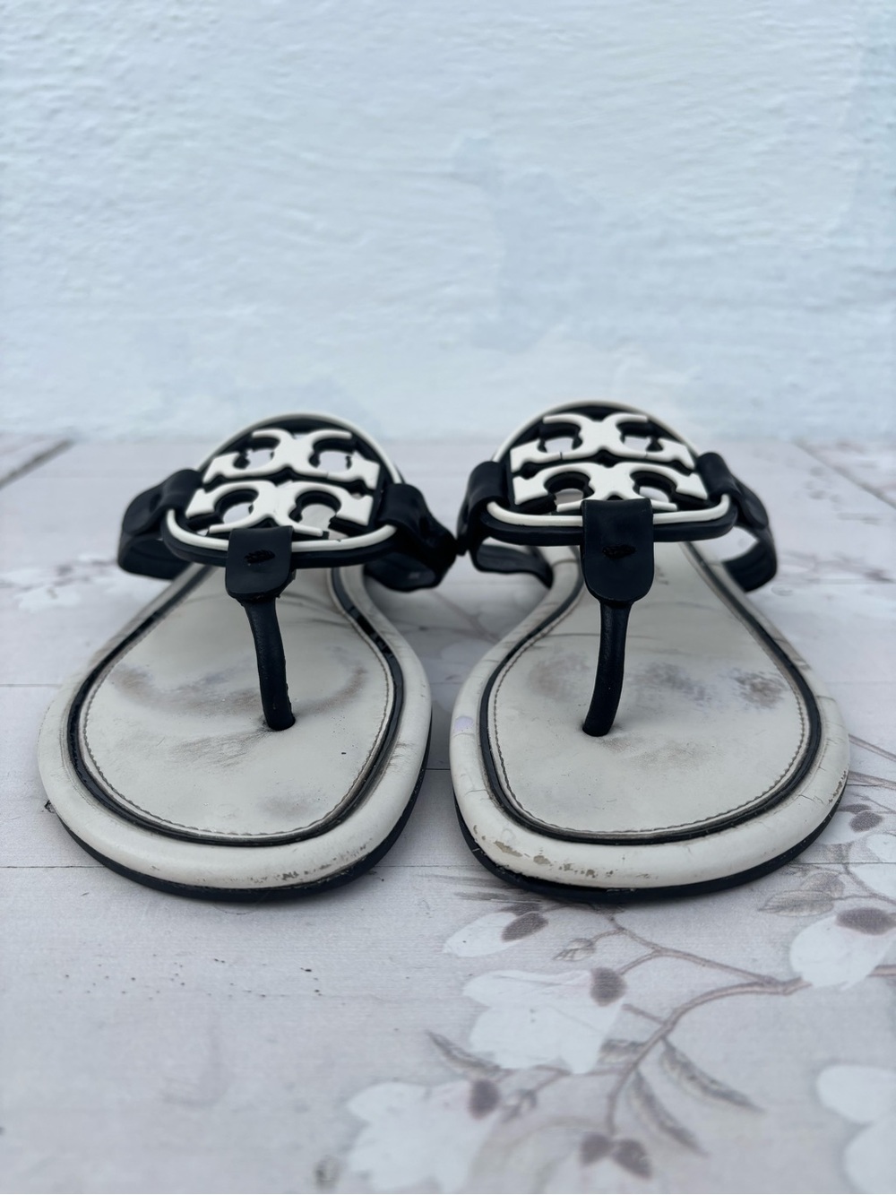 Tory Burch Black and White Logo Thong Sandals - Picture 2 of 5